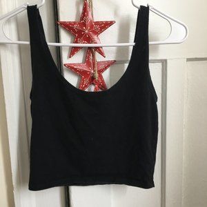 simple black cropped yoga tank